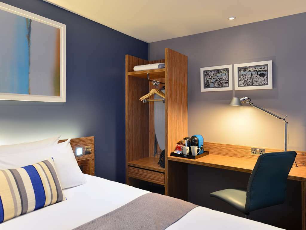 Travelodge London Stratford Hotel Bilik gambar